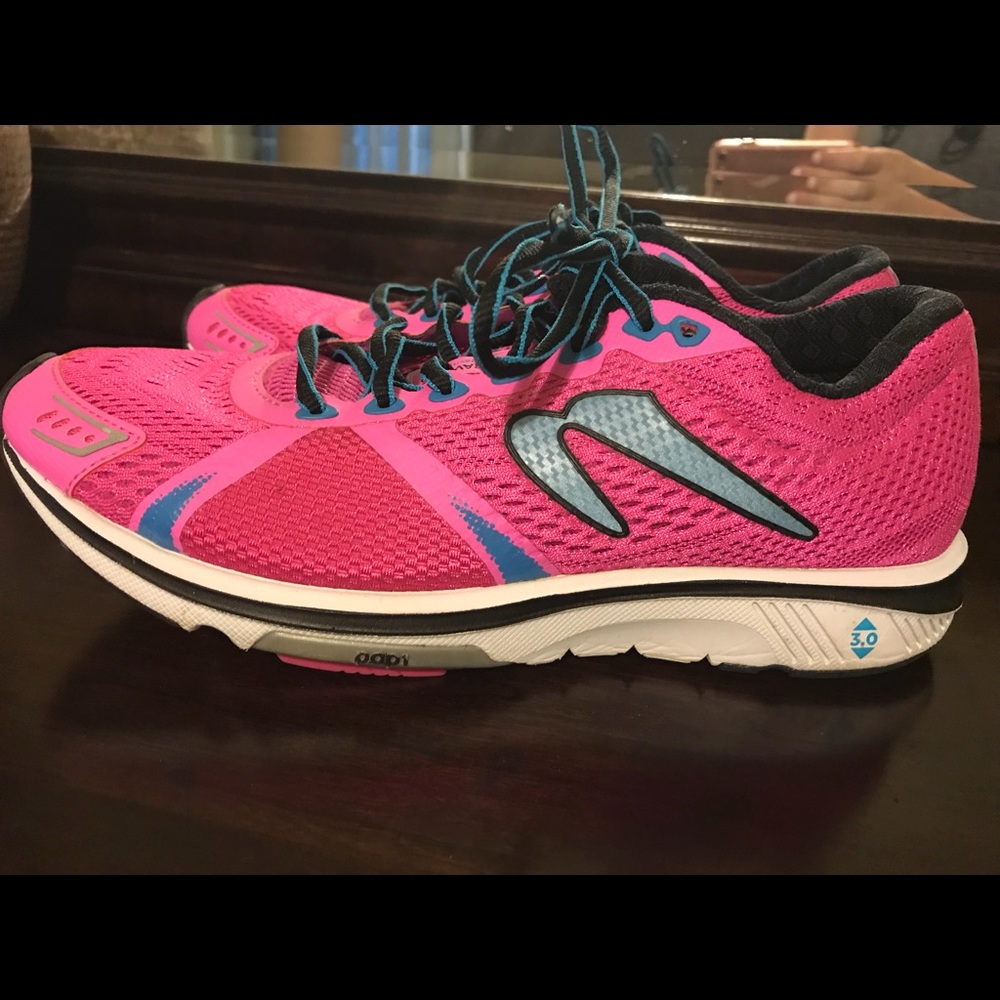 Women’s Newton Gravity 6. Size 9.